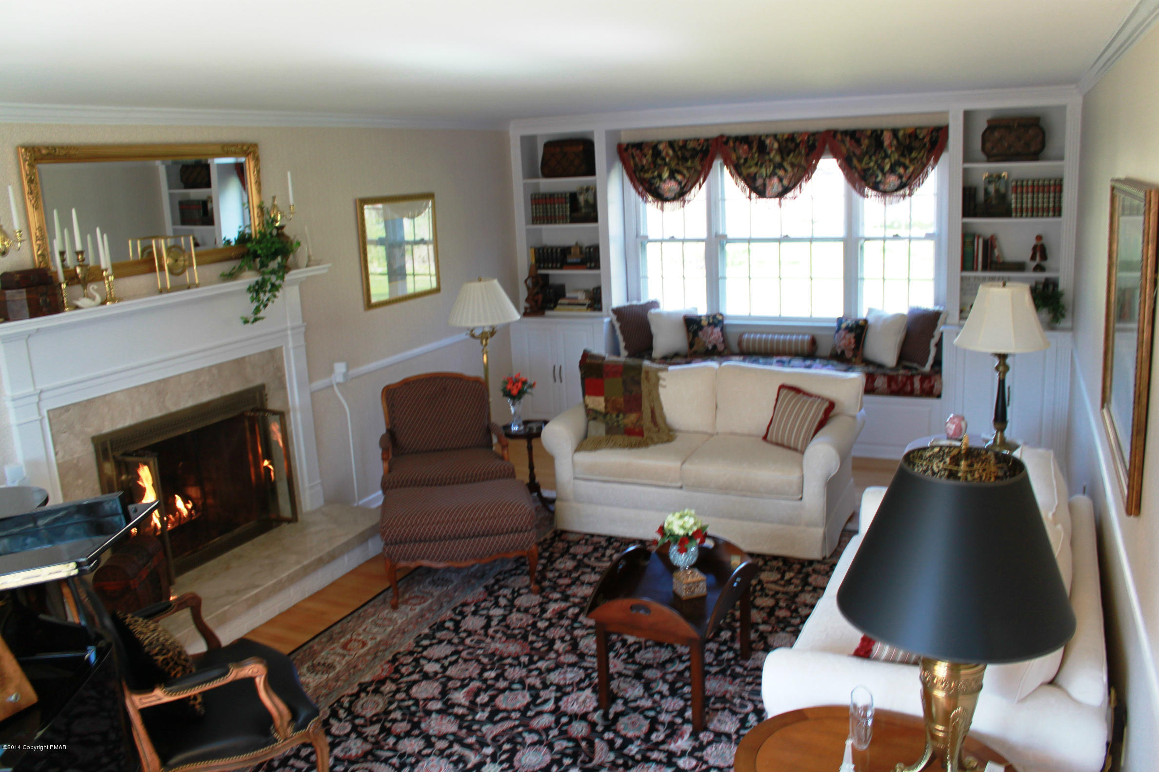 317 Albert Road Stroudsburg, PA 18360 - Photo 17 of 34 Living Room