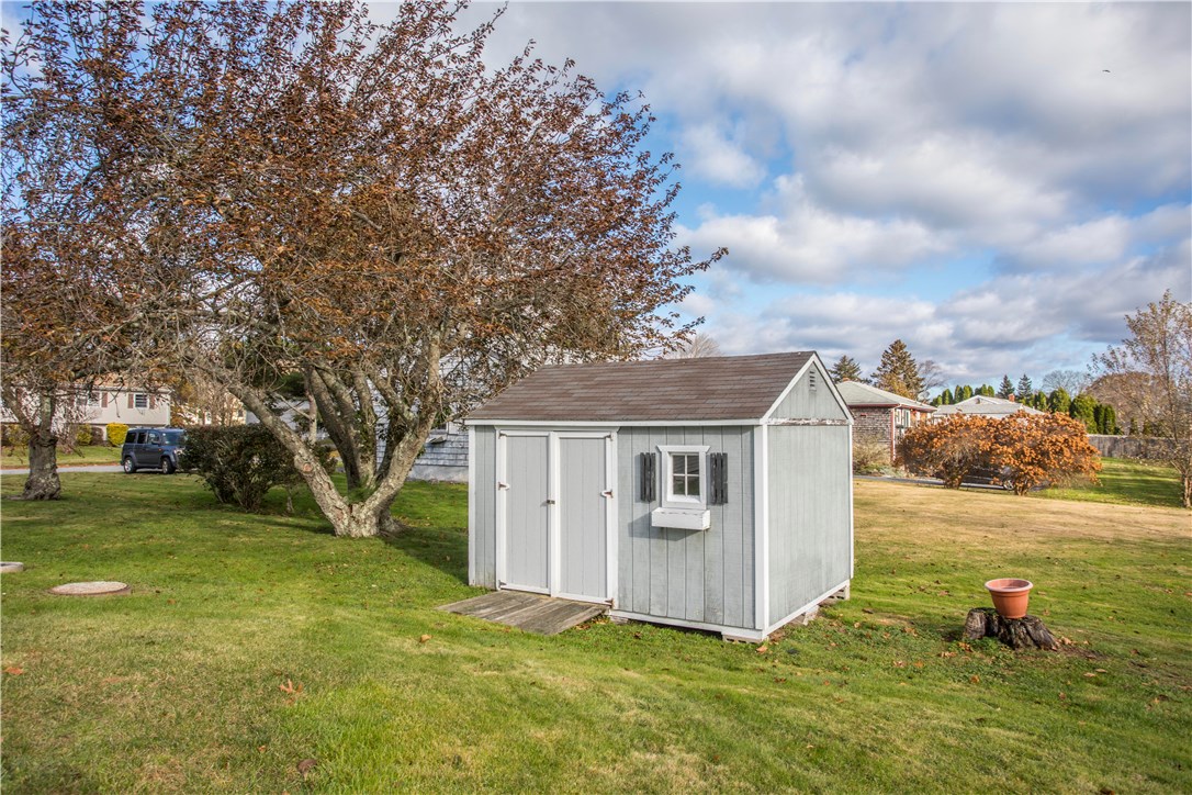 7 Long Meadow Road Portsmouth, RI 02871 - Photo 17 of 19 Gallery Image 17