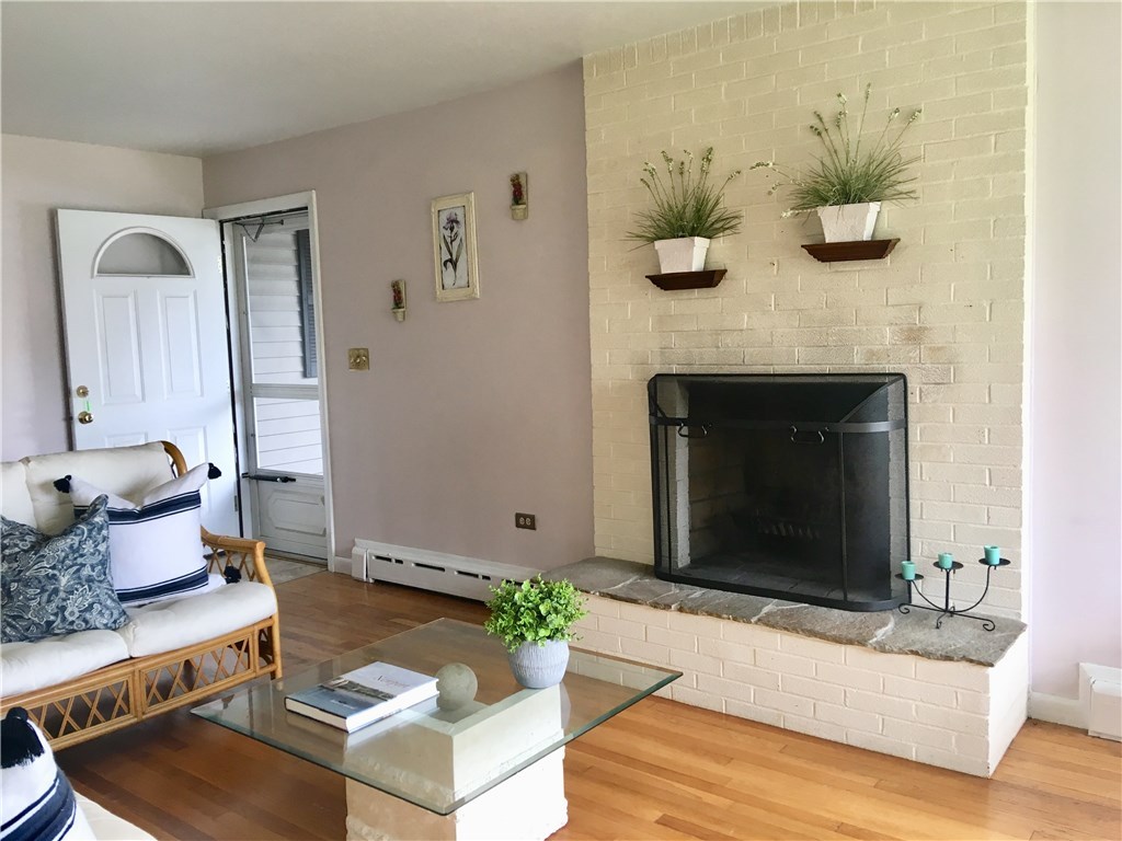 7 Long Meadow Road Portsmouth, RI 02871 - Photo 4 of 19 Gallery Image 4