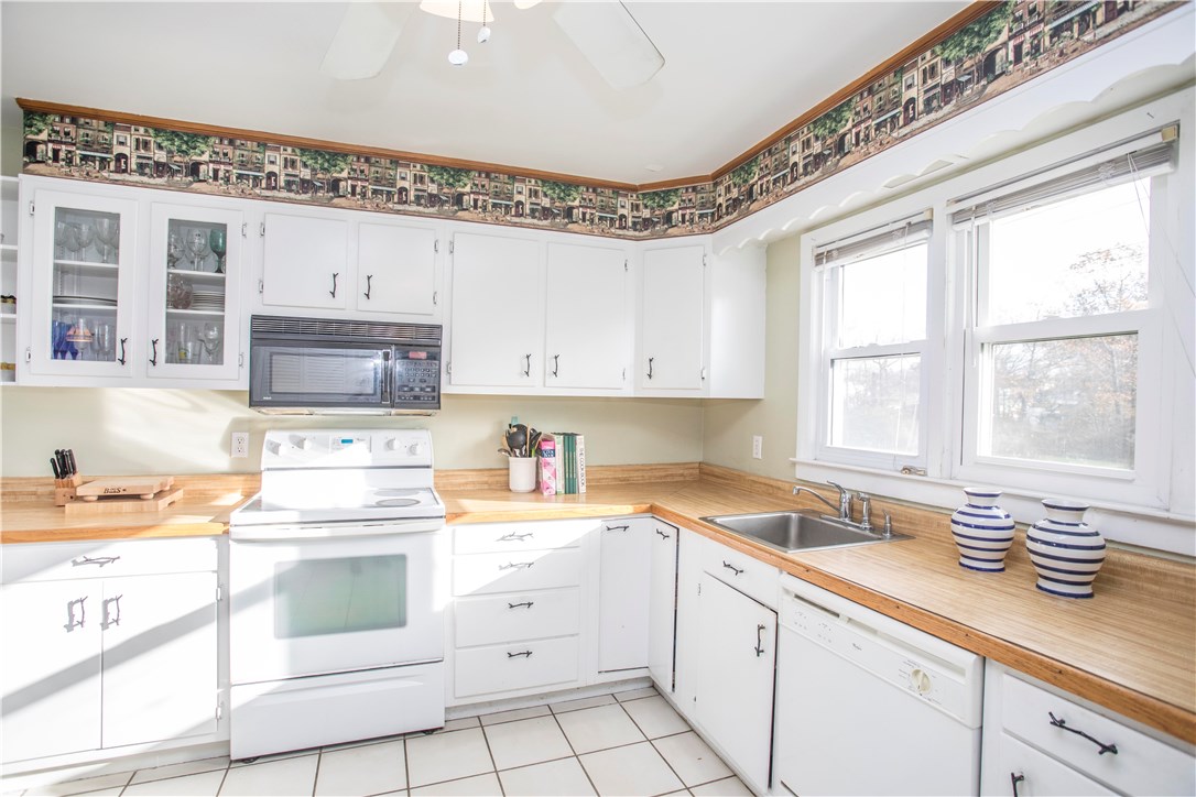 7 Long Meadow Road Portsmouth, RI 02871 - Photo 7 of 19 Gallery Image 7