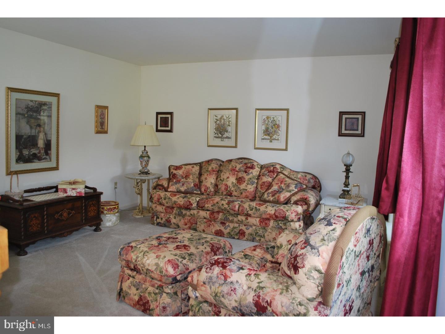 131 Duck Farm Road Oxford, PA 19363 - Photo 6 of 22 Living Room