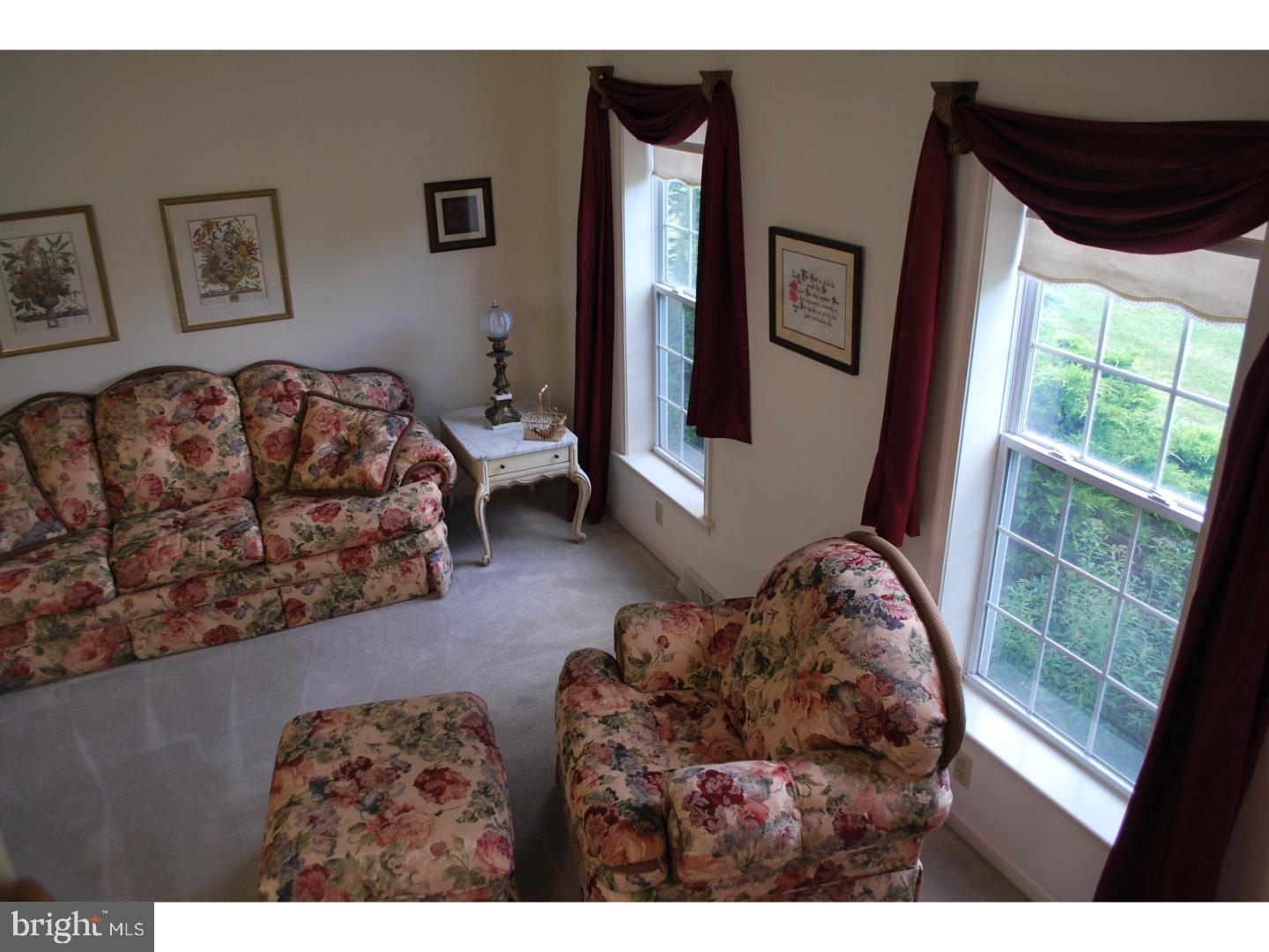 131 Duck Farm Road Oxford, PA 19363 - Photo 7 of 22 Living Room
