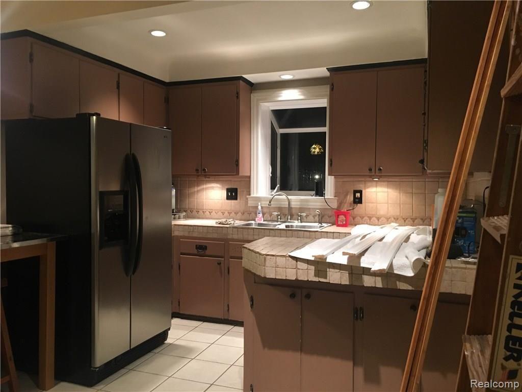 2048 Oxford Road Grosse Pointe Woods, MI 48236 - Photo 8 of 40