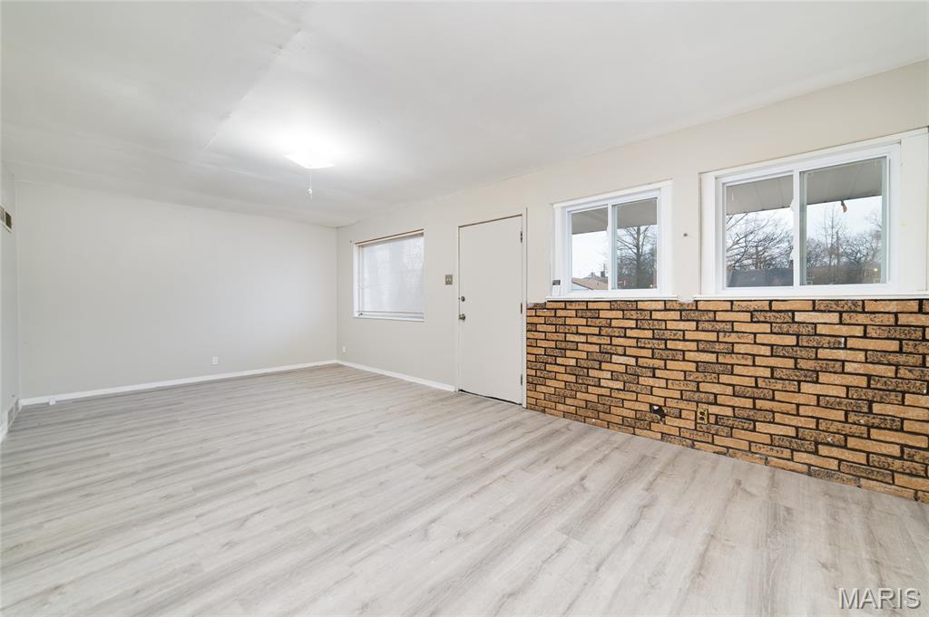 10769 Spring Garden Drive St. Louis, MO 63137 - Photo 2 of 24