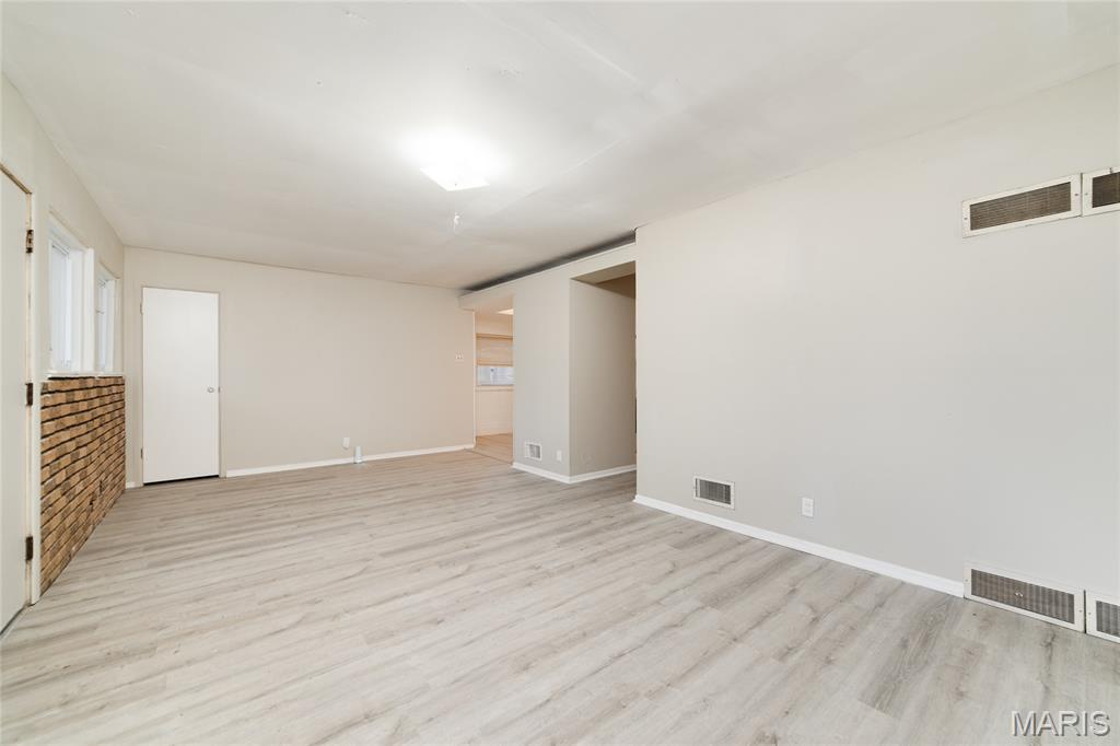 10769 Spring Garden Drive St. Louis, MO 63137 - Photo 3 of 24