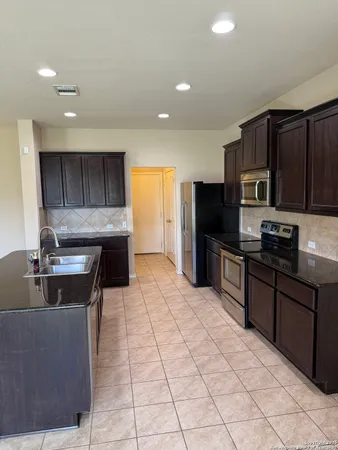 $2,400 | 2055 Trumans Hill, New Braunfels, TX 78130
