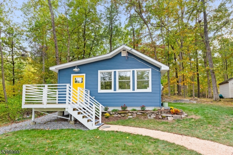 21 Lake Road Newton, NJ 07860 - Photo 2 of 18 a front view of a house with garden