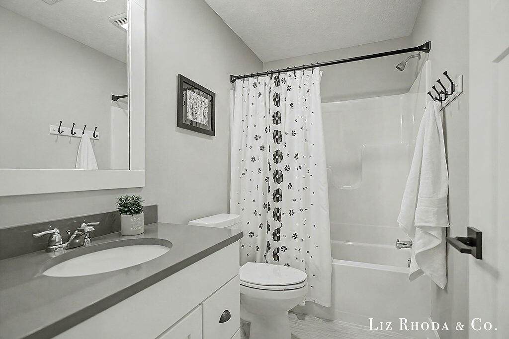 1689 Portadown Road Byron Center, MI 49315 - Photo 32 of 40 2F9A9939