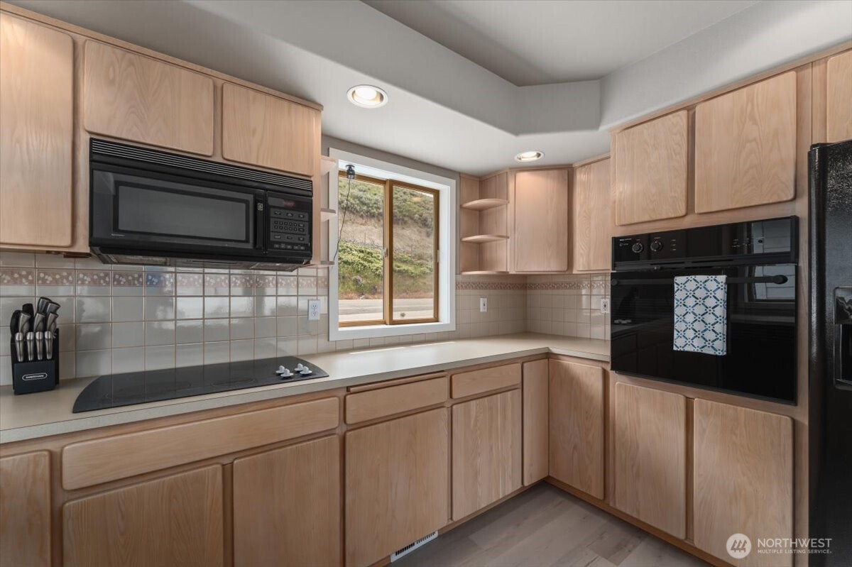 1496 South Lakeshore Road Chelan, WA 98816 - Photo 13 of 40