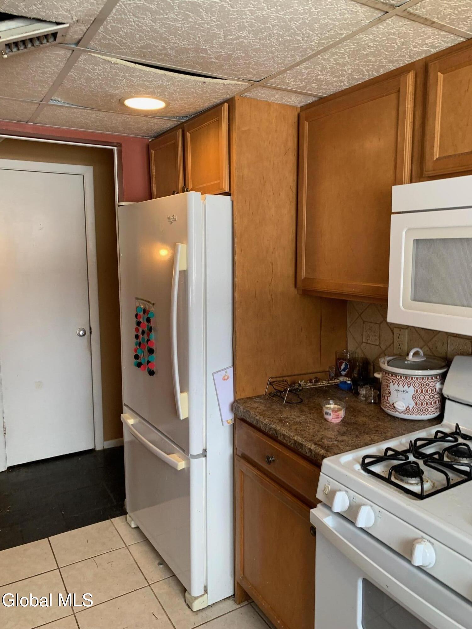 2 Leaf Road Bethlehem, NY 12054 - Photo 4 of 7 2 leaf 6