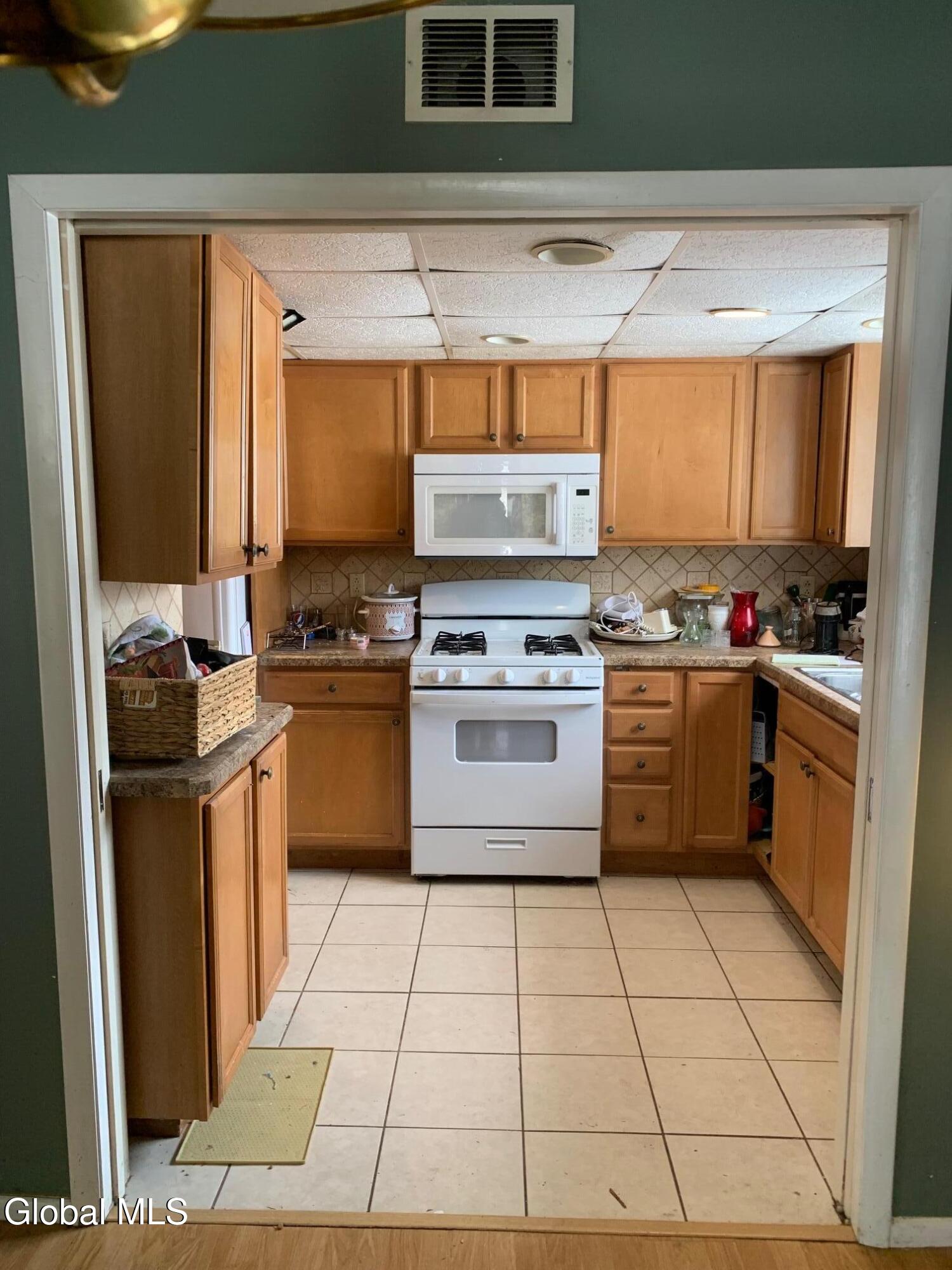 2 Leaf Road Bethlehem, NY 12054 - Photo 6 of 7 2 leaf 4