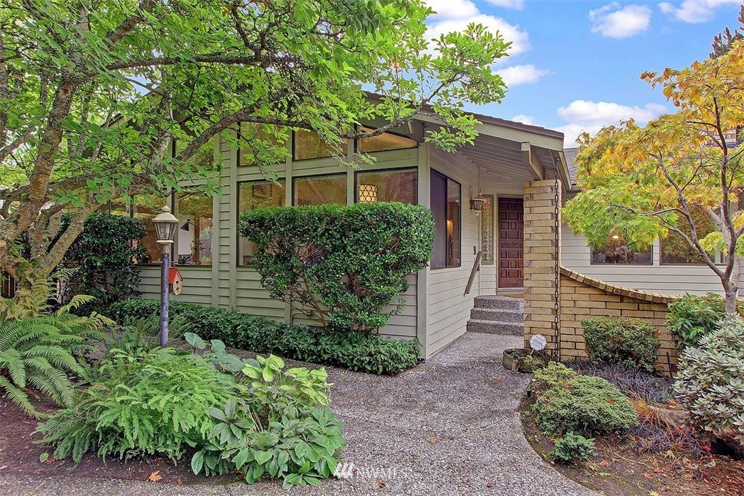 17836 Talbot Road Edmonds, WA 98026 - Photo 2 of 32 Gallery Image 2