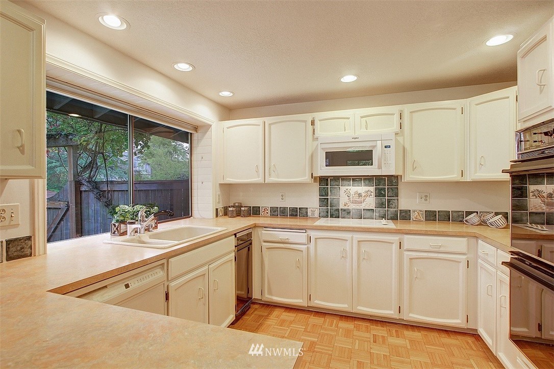 17836 Talbot Road Edmonds, WA 98026 - Photo 14 of 32 Gallery Image 14