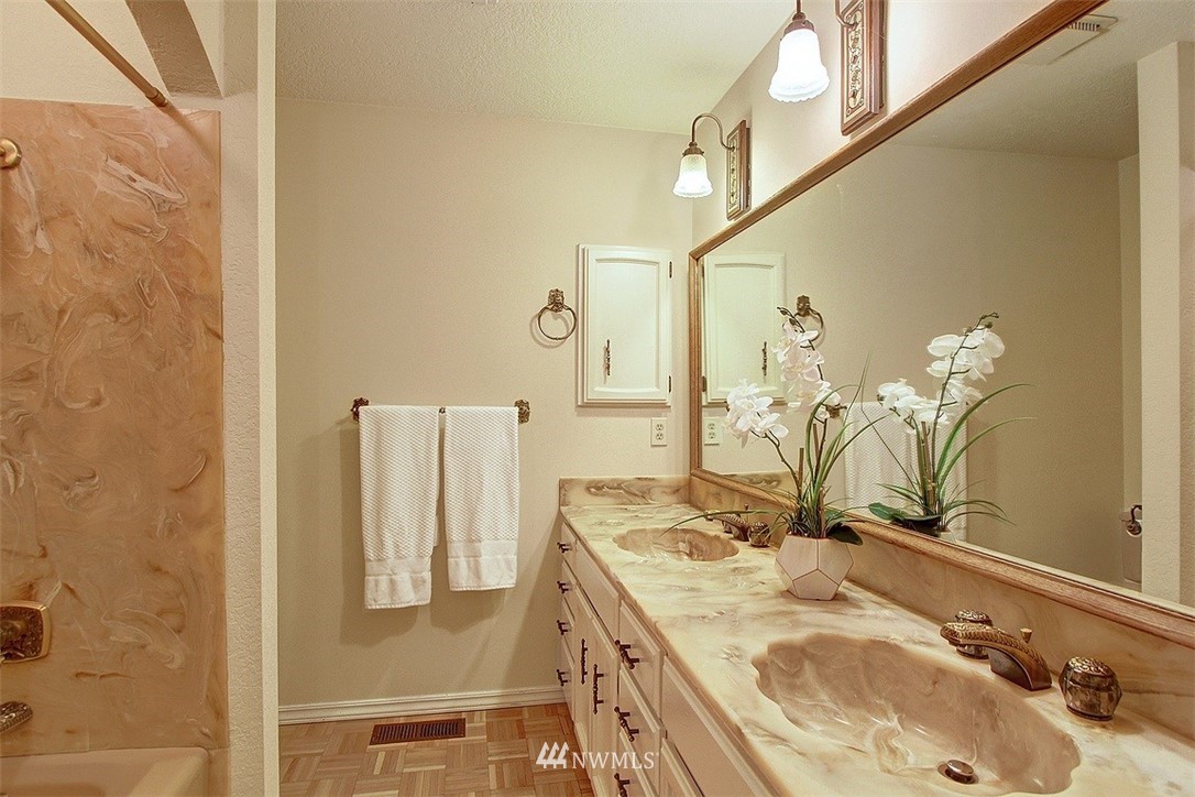 17836 Talbot Road Edmonds, WA 98026 - Photo 25 of 32 Gallery Image 25