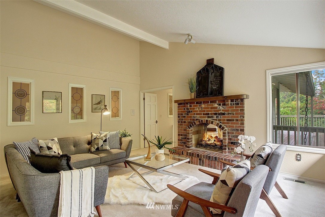 17836 Talbot Road Edmonds, WA 98026 - Photo 4 of 32 Gallery Image 4