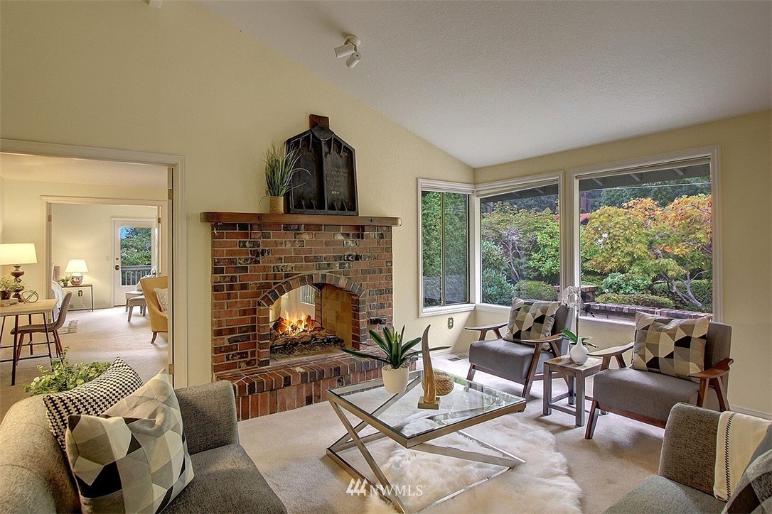 17836 Talbot Road Edmonds, WA 98026 - Photo 5 of 32 Gallery Image 5