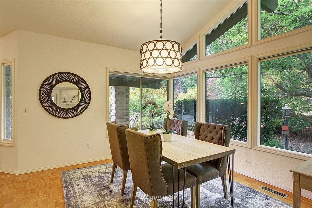 17836 Talbot Road Edmonds, WA 98026 - Photo 9 of 32 Gallery Image 9