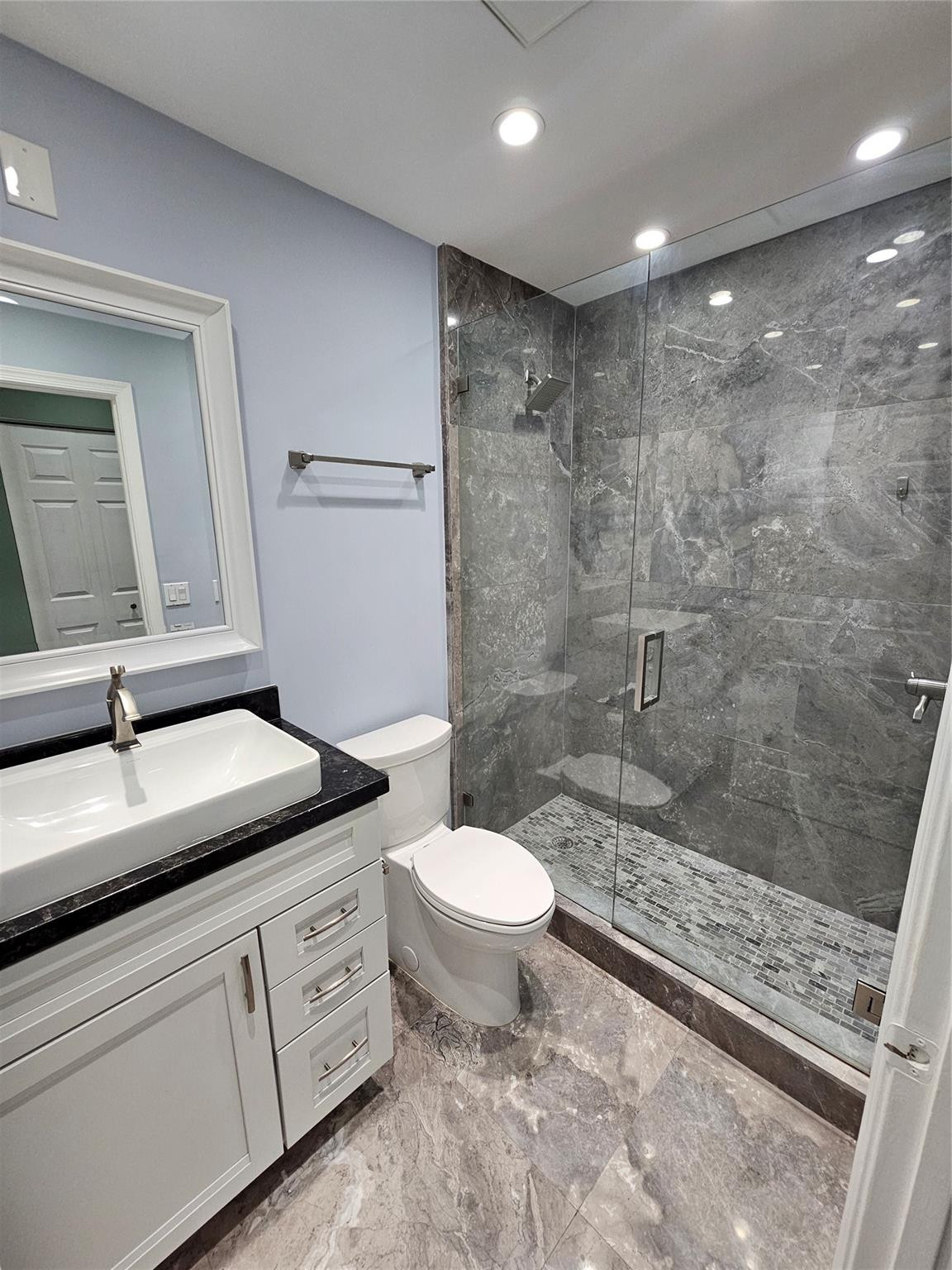 5770 Coach House Circle, Unit F Boca Raton, FL 33486 - Photo 12 of 21 Bathroom #2