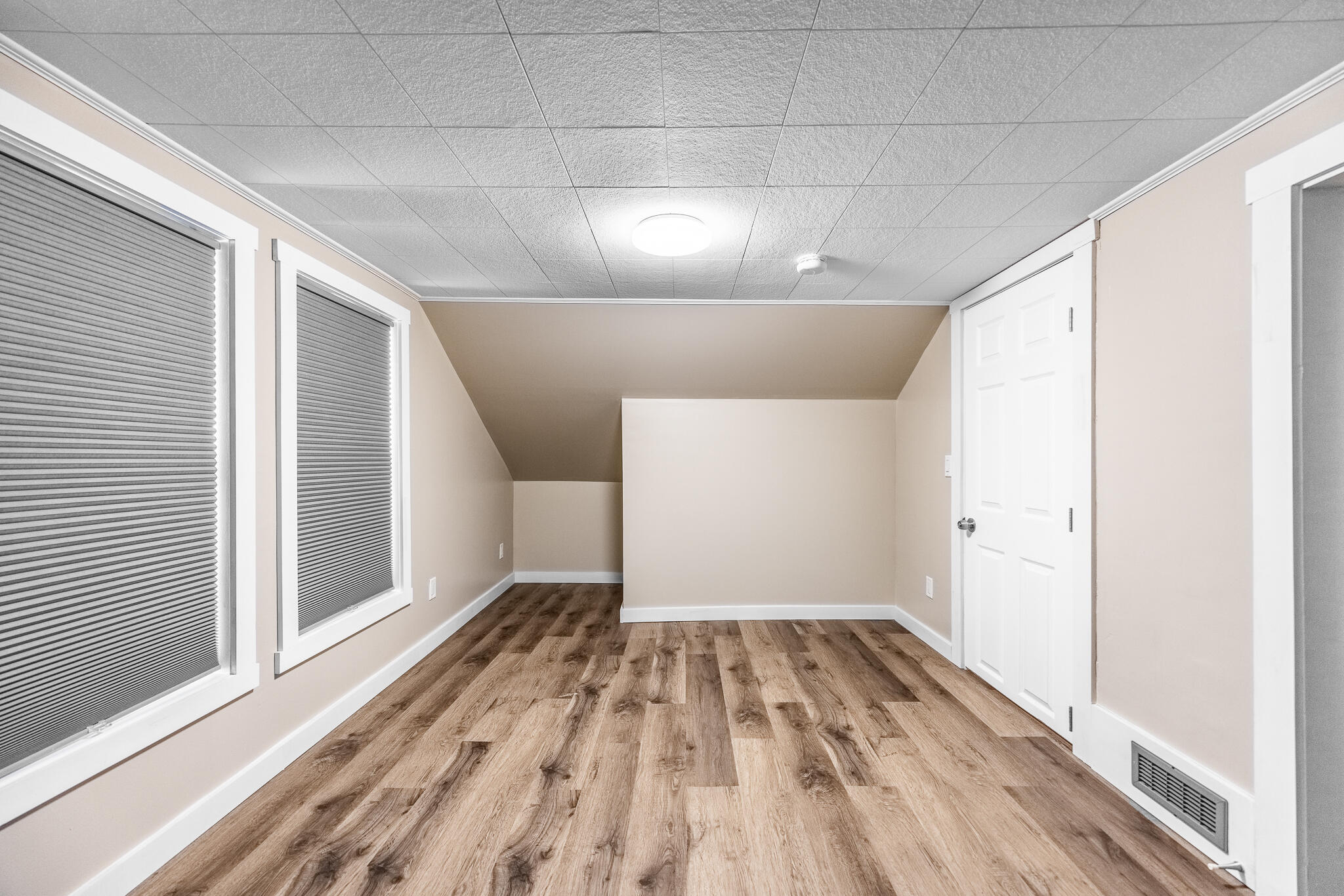 233 Palm Street Bangor, ME 04401 - Photo 24 of 31 233 Palm Interiors-12