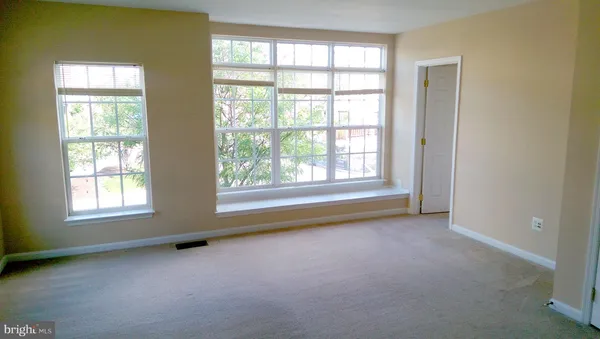 $2,975 | 19263 Winmeade Drive, Leesburg, VA 20176