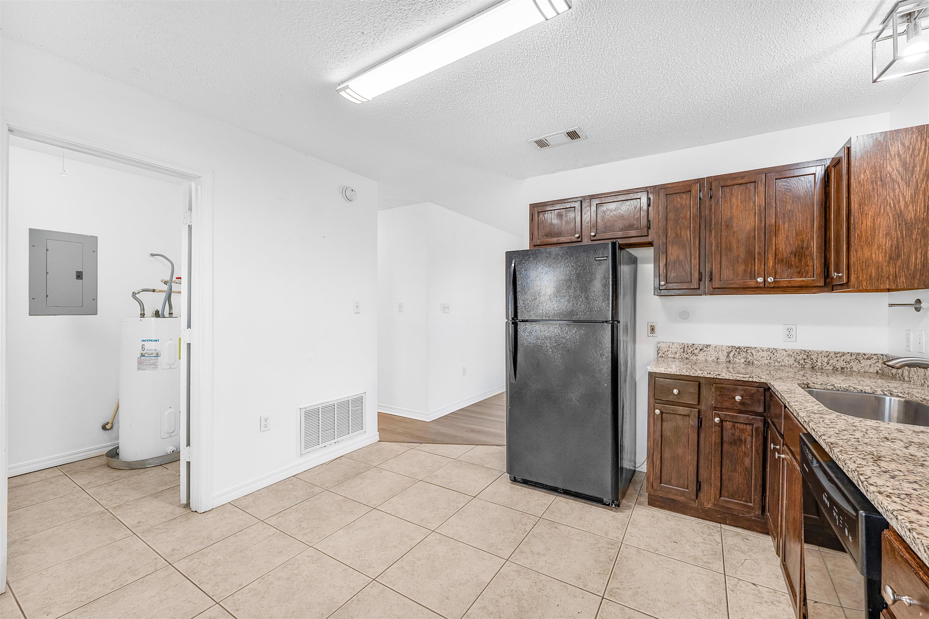 14919 Daugherty Road Foley, AL 36535 - Photo 19 of 27 Kitchen