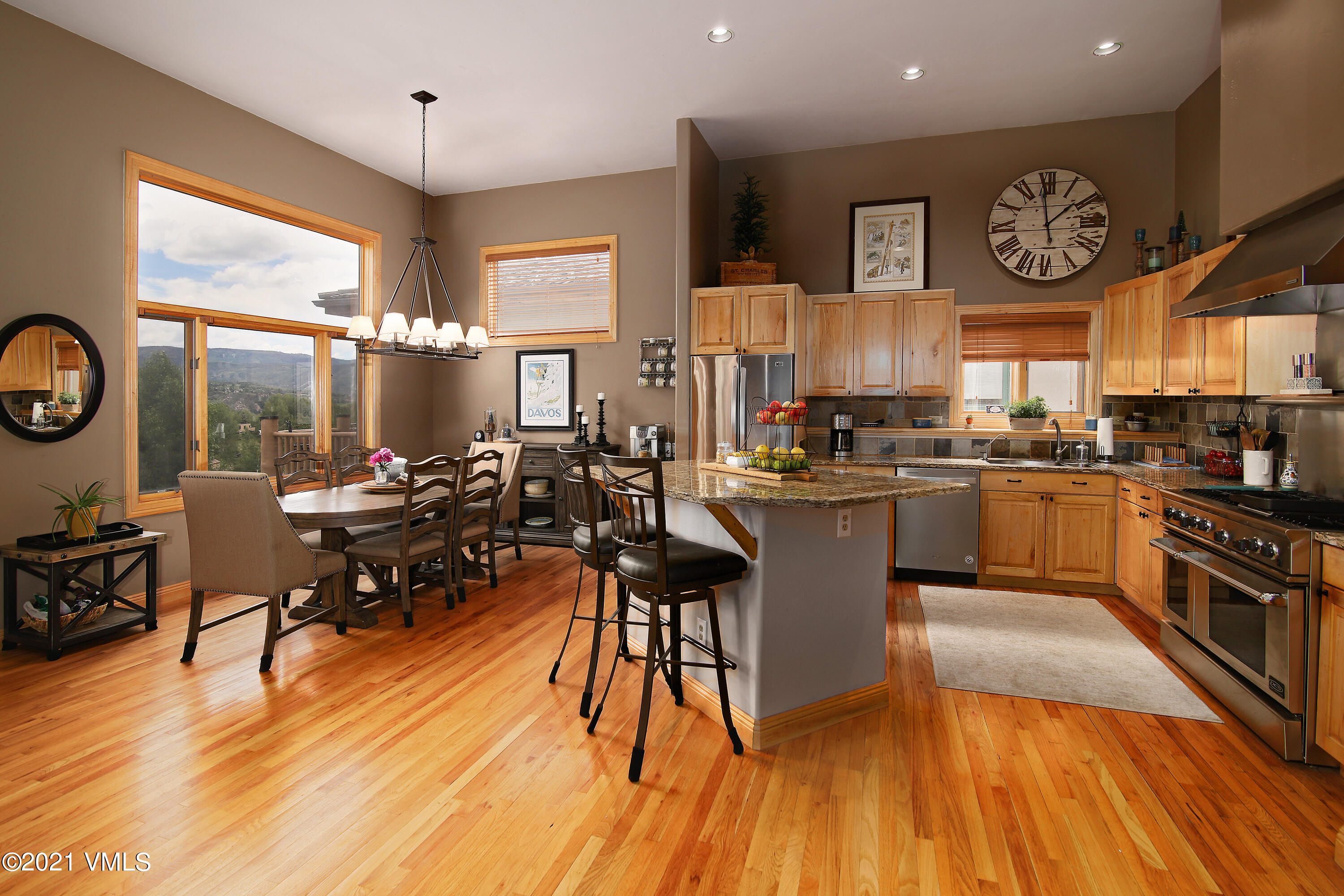 661 Singletree Road, Unit E Edwards, CO 81632 - Photo 3 of 14 661_singletree_e_kitchen_dining