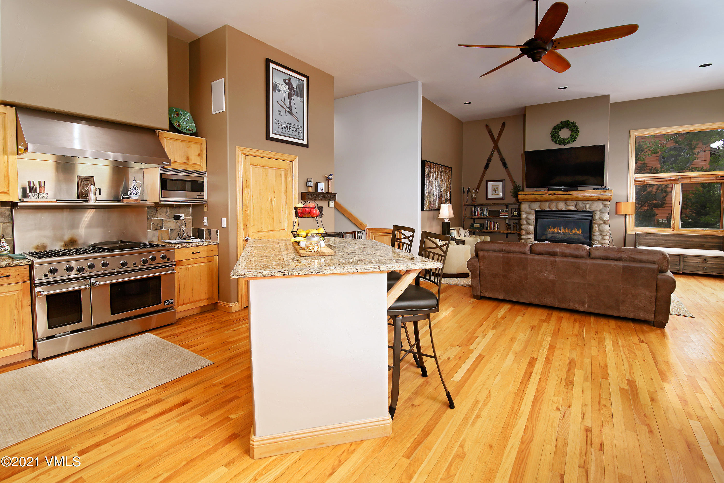 661 Singletree Road, Unit E Edwards, CO 81632 - Photo 5 of 14 661_singletree_e_kitchen_living