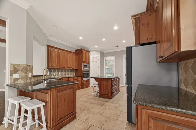 $720,000 | 51 English Oak Court, Lake Jackson, TX 77566