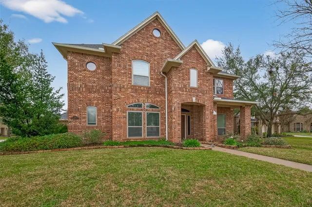 $720,000 | 51 English Oak Court, Lake Jackson, TX 77566