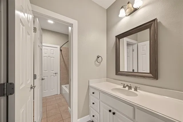 $720,000 | 51 English Oak Court, Lake Jackson, TX 77566