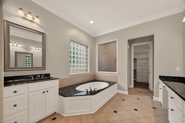 $720,000 | 51 English Oak Court, Lake Jackson, TX 77566