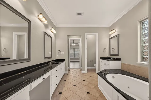 $720,000 | 51 English Oak Court, Lake Jackson, TX 77566