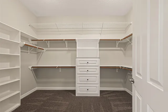 $720,000 | 51 English Oak Court, Lake Jackson, TX 77566