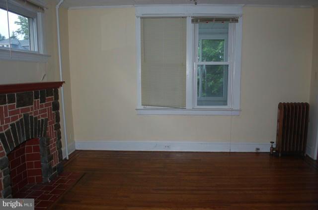 609 Orpington Road Baltimore, MD 21229 - Photo 5 of 15 Living Room
