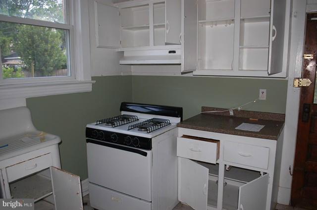609 Orpington Road Baltimore, MD 21229 - Photo 8 of 15 Kitchen