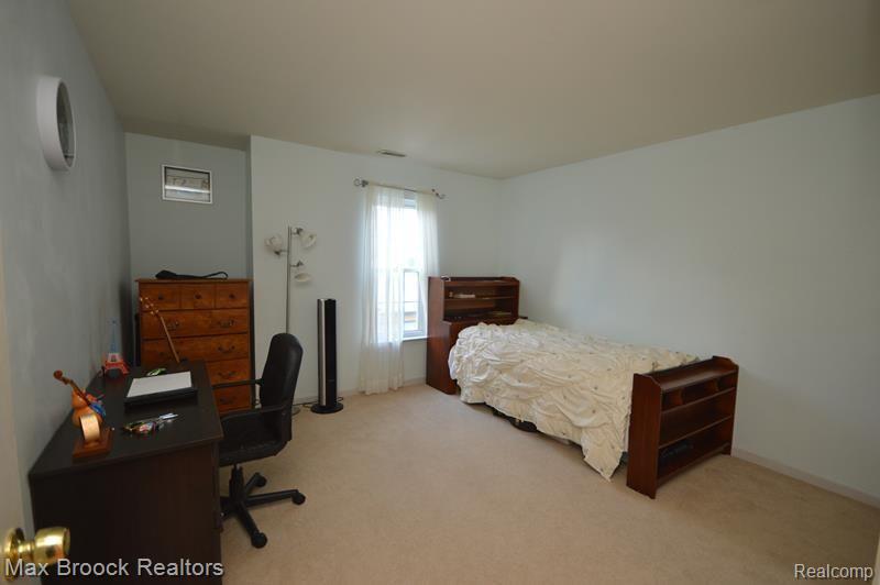 1635 Huntington Park Rochester, MI 48309 - Photo 10 of 18