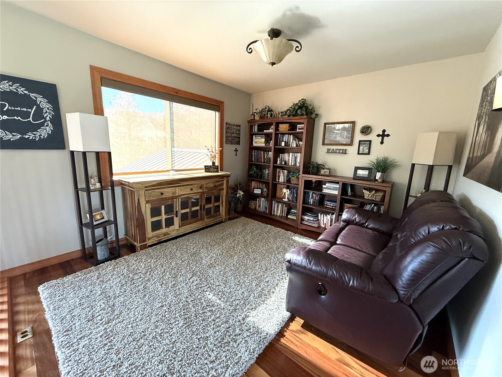 8 Julian Bay Road Republic, WA 99166 - Photo 14 of 40 a living room with furniture and a flat screen tv