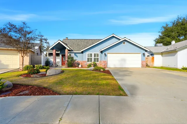 $349,900 | 5028 West Hillsdale Avenue, Visalia, CA 93291