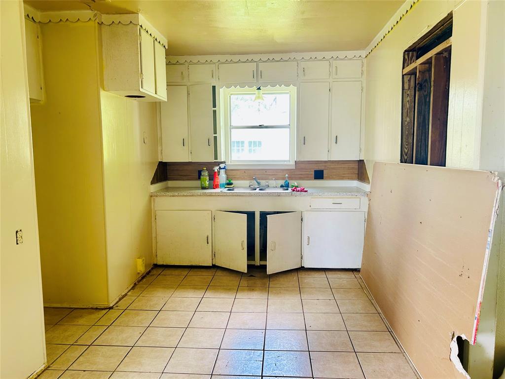 202 North 1st Street Point, TX 75472 - Photo 4 of 5