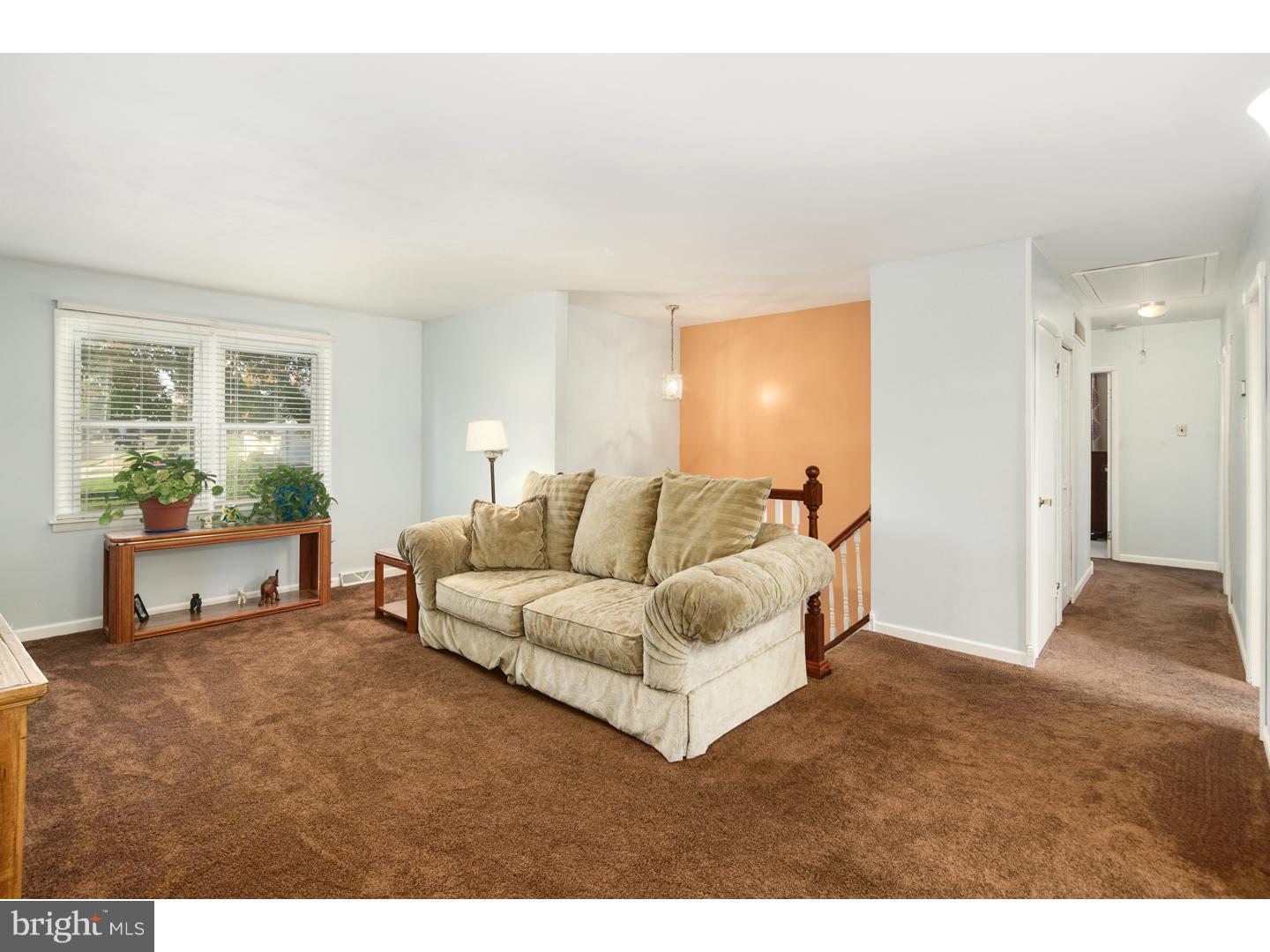 131 Round Hill Road Voorhees, NJ 08043 - Photo 4 of 21 Living Room