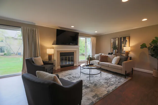 $330,000 | 4291 Foxpointe Drive, West Bloomfield, MI 48323