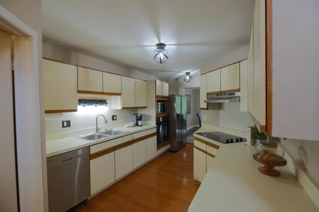 $330,000 | 4291 Foxpointe Drive, West Bloomfield, MI 48323