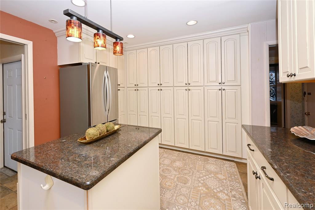 1850 Dorchester Road Birmingham, MI 48009 - Photo 12 of 36