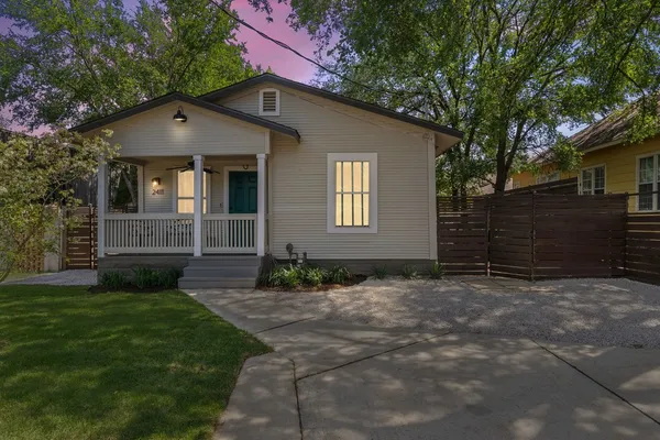 $895,000 | 2411 East 10th Street, Austin, TX 78702