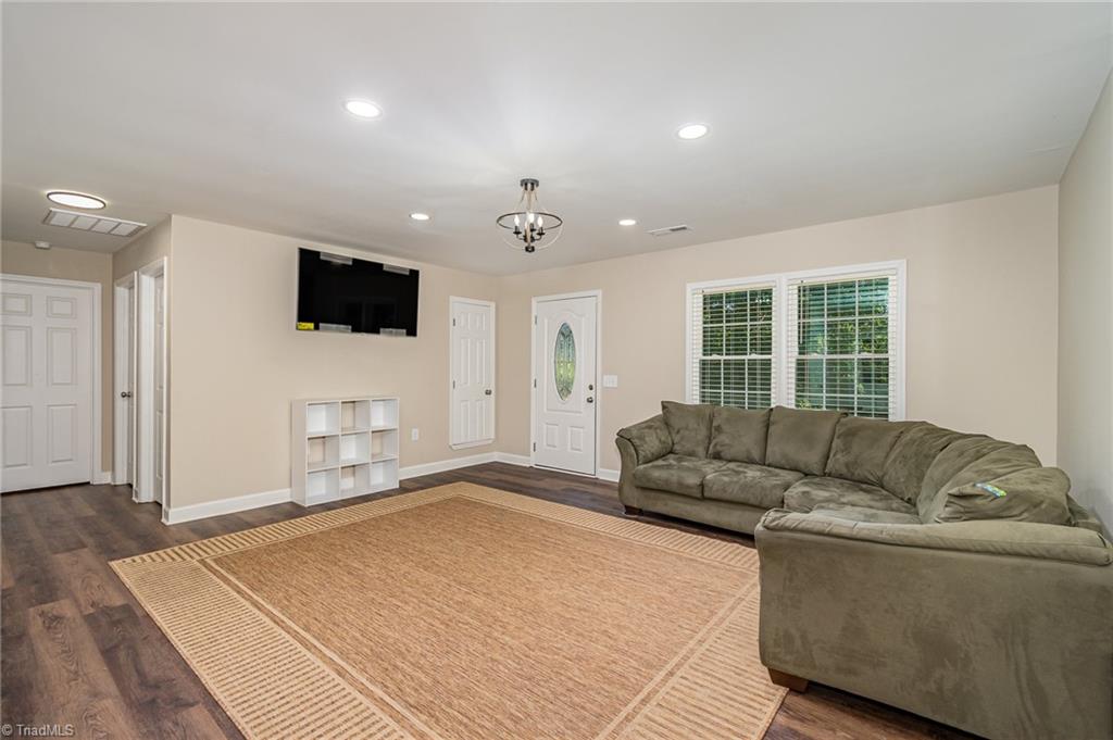 521 Henley Country Road Asheboro, NC 27203 - Photo 7 of 33