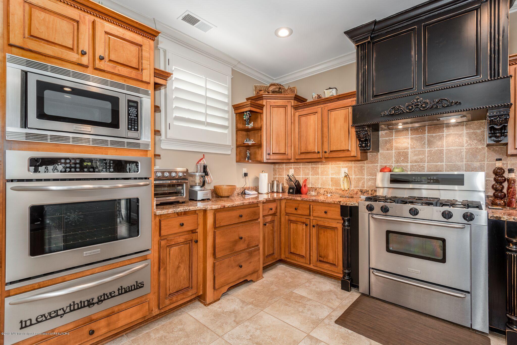 4784 Malone Road Olive Branch, MS 38654 - Photo 9 of 41 custom cabinets along wiht gas range and