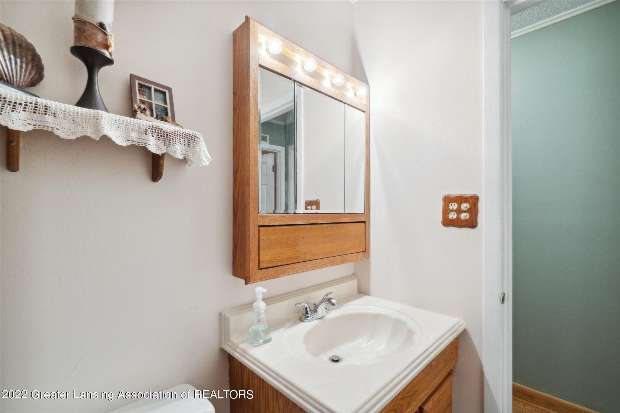 6314 Hilliard Road Lansing, MI 48911 - Photo 21 of 40 22-6314-Hilliard-Rd-Lansing-MI-48911-Win