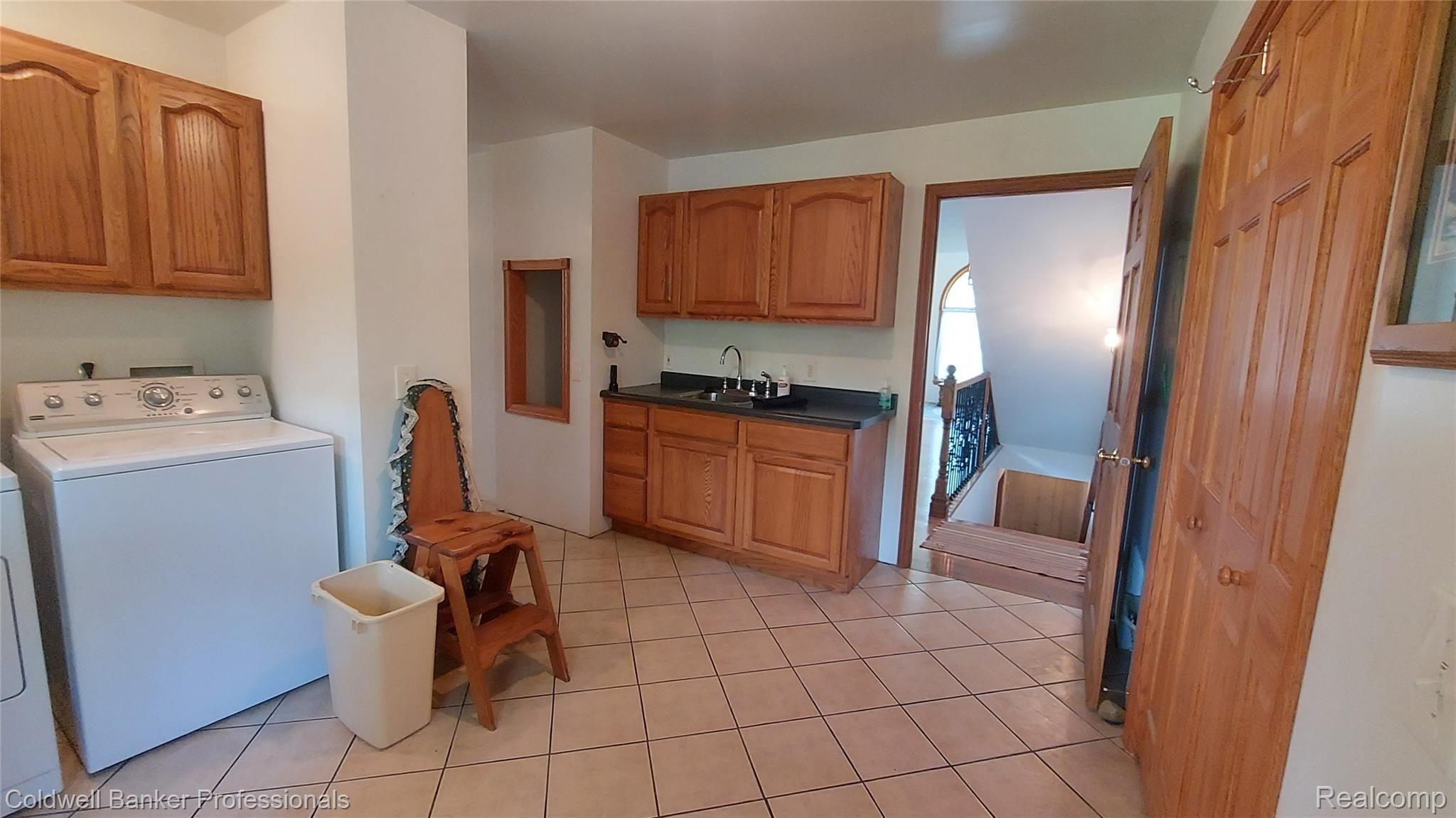 997 South Garner Road Milford, MI 48380 - Photo 14 of 43 Laundry Room