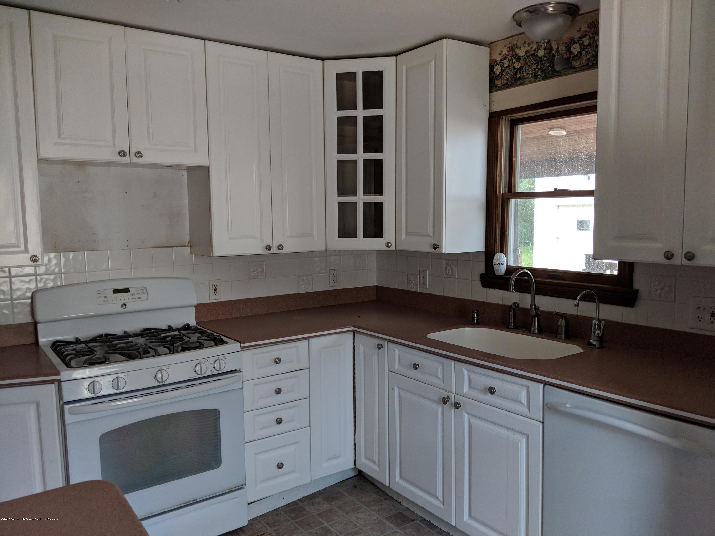 326 Main Street Keyport, NJ 07735 - Photo 13 of 31 IMG_20180822_094658