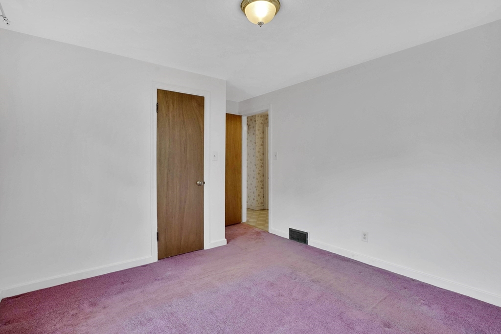 328 Hartwick Street Springfield, MA 01108 - Photo 14 of 37